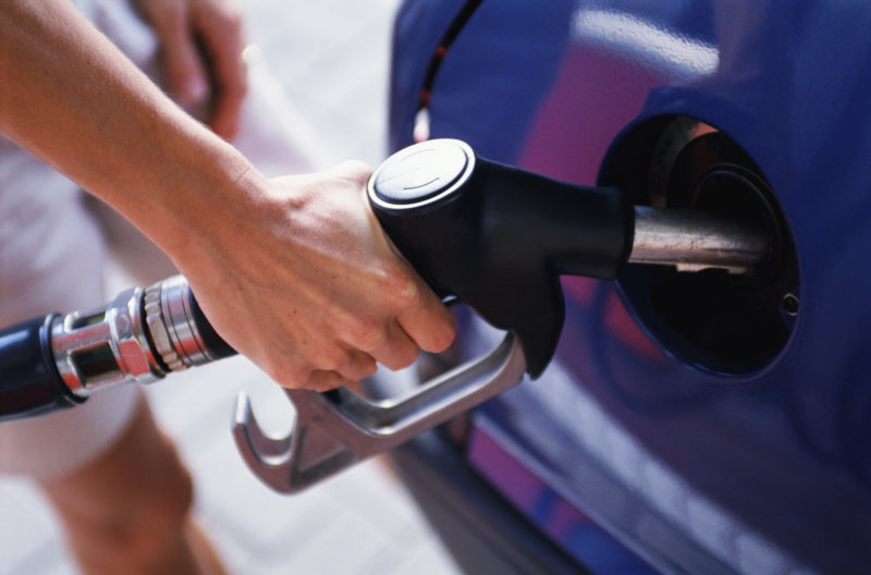 АМКУ мав би дослідити питання росту цін на бензин – політик