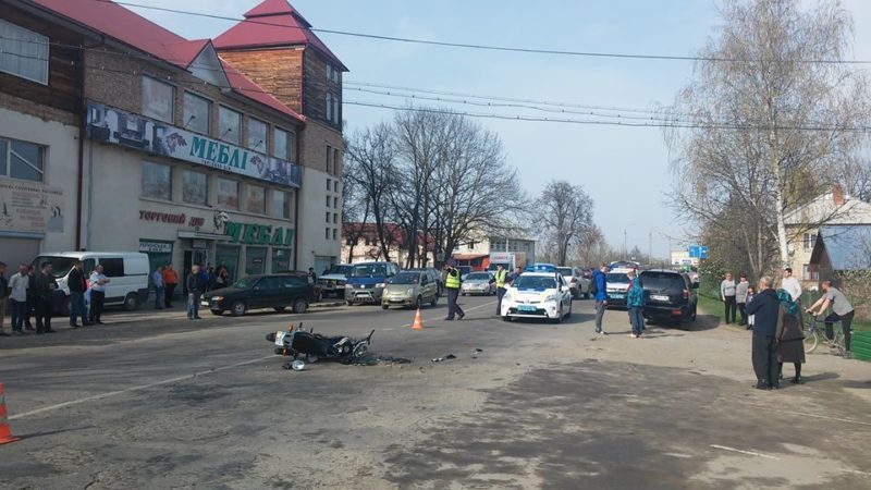 У Коломийському районі джип не розминувся з мотоциклом – є травмовані (ФОТО)