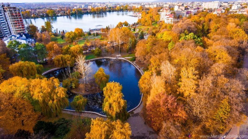 Вражаючі осінні барви парку Шевченка з’явилися у мережі (ФОТО)