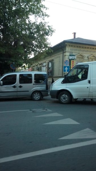 Ранкова ДТП на Лепкого ускладнила трафік в середмісті (ФОТО)