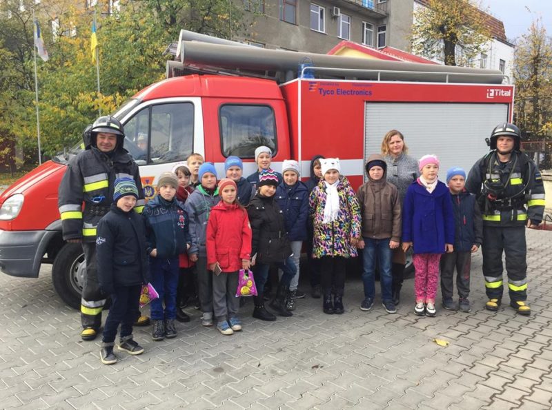 Юні прикарпатці відвідали виставку пожежно-рятувальної служби (ФОТО)