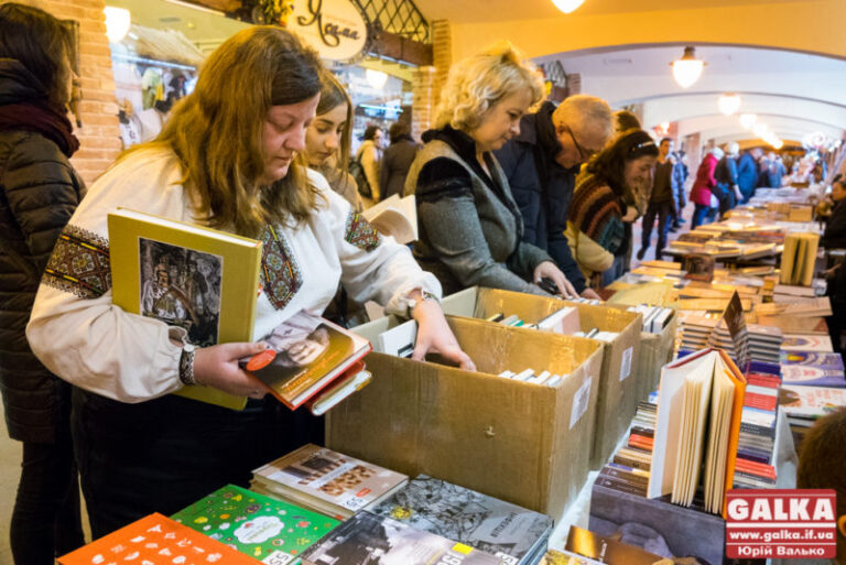 У Франківську відкрився фестиваль “Сторінками української книги” (ФОТО)