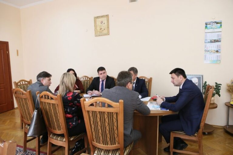 Двоє всесвітньо відомих скульпторів приїдуть до Франківська у рамках “Карпатського простору”