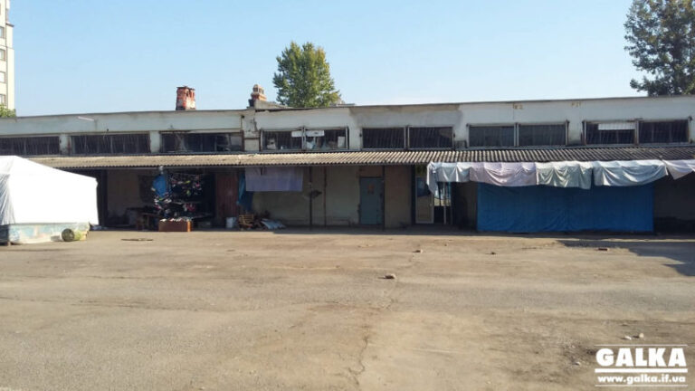 На місці з’єднання двох бульварів починають зносити приміщення “П’яного базару” (ФОТО)