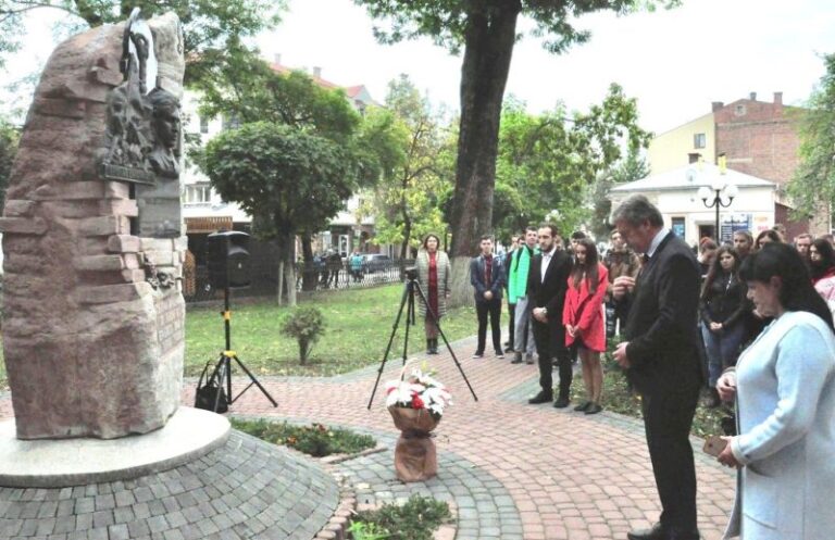 “Його подвиг уособлює боротьбу всіх студентів і викладачів”. У Франківську вшанували пам’ять Героя Романа Гурика (ФОТО)