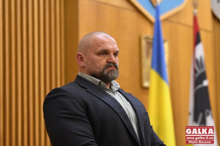 Психічно хворий чоловік погрожував прикарпатському нардепу – джерело