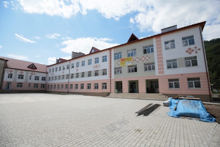 “Готова на 87%”: у Яремче добудовують нову школу (ФОТО)