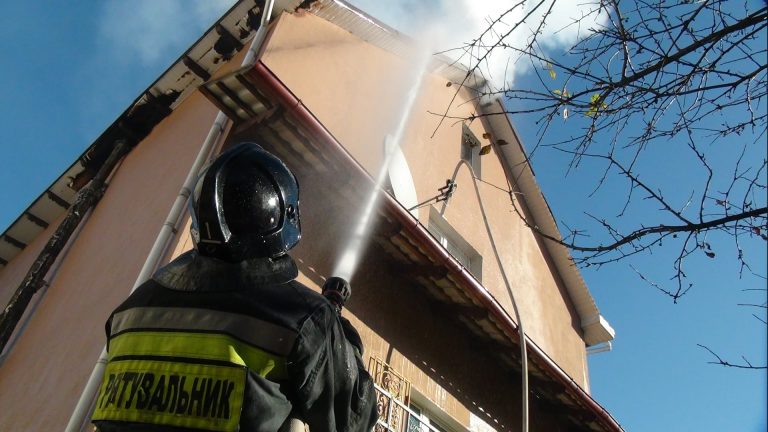 У Крихівцях горів будинок (ФОТО)