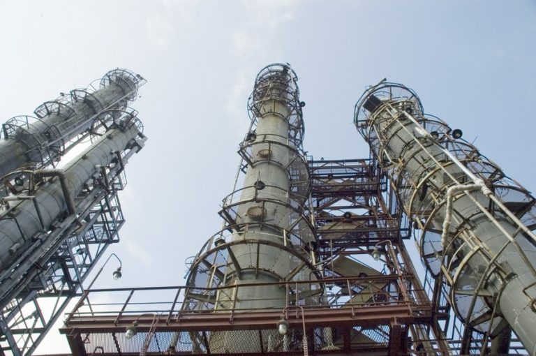 Працівники ще одного цеху “Карпатнафтохім” працюють цілодобово без зарплатні – Найда