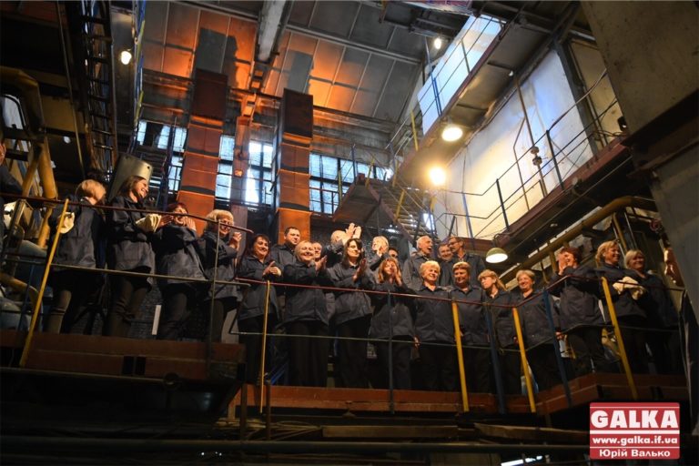 У суботу в Urban Space 100 покажуть фільм “Співає Івано-Франківськтеплокомуненерго”. Донати спрямують госпітальєрам