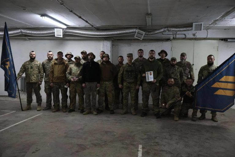 На Бахмутському напрямку окупанти відступили до 2 км на окремих ділянках, – Сирський