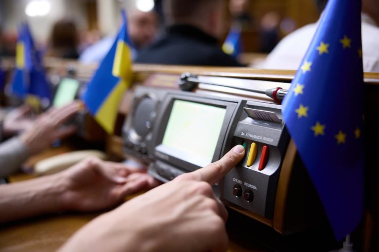 Рада підвищила податки: як голосували прикарпатські нардепи