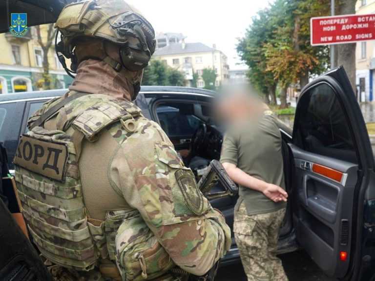 Подробиці викритої корупції в ТЦК на Тернопільщині: знайшли 1 800 000 гривень, 82 000 євро, 96 000 доларів США (ФОТО)