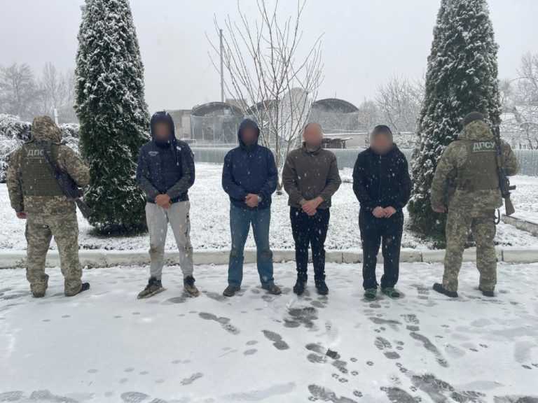 “Ціна питання – 400 тисяч гривень”: прикарпатець та троє донеччан намагалися перетнути кордон на гумовому човні