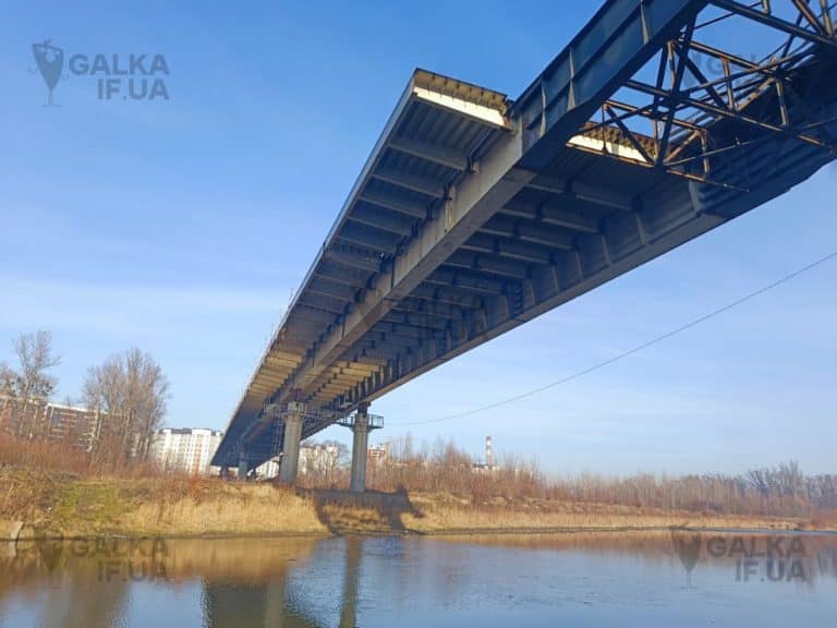 Вчені з’ясували: міст на Пасічну будується повільніше, ніж середньовічні собори Європи