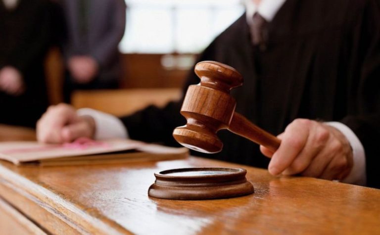 Відмовився пити горілку — отримав в обличчя: на Прикарпатті чоловіка оштрафували за побиття знайомого