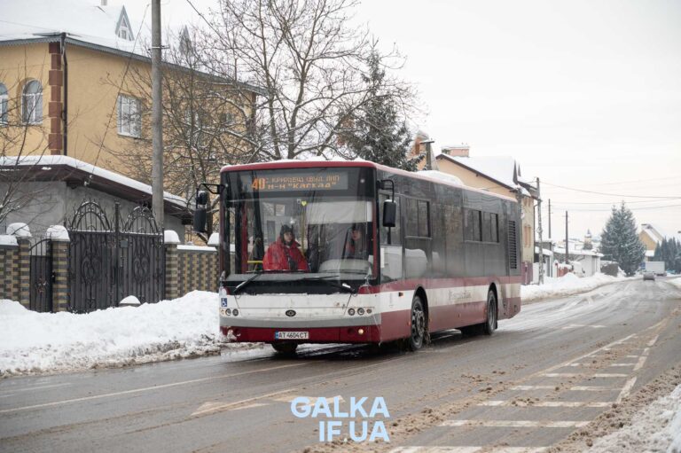 До Великодня у Франківську пустять додаткові автобуси до кладовища