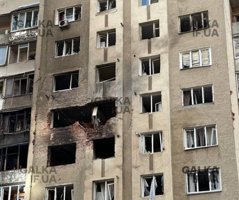 У Франківську за два тижні планують почати відновлення будинку, пошкодженого «Шахедом»
