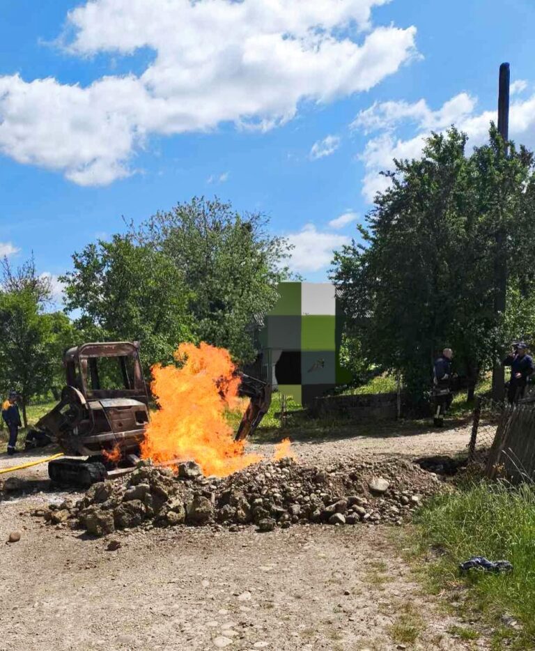 Екскаватор пошкодив газопровід на Калущині: постраждав працівник, 290 будинків залишилися без газу (ФОТОФАКТ)