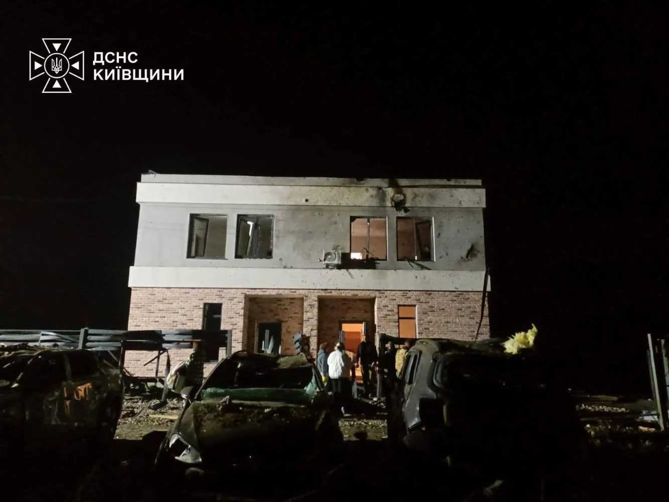 росія атакувала Київ балістичними ракетами та дронами: є пошкодження у кількох районах (ФОТО)