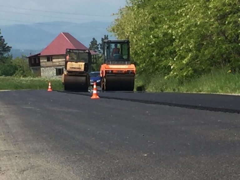 На ділянці Стопчатів-Косів ремонтують дорогу (ФОТО)