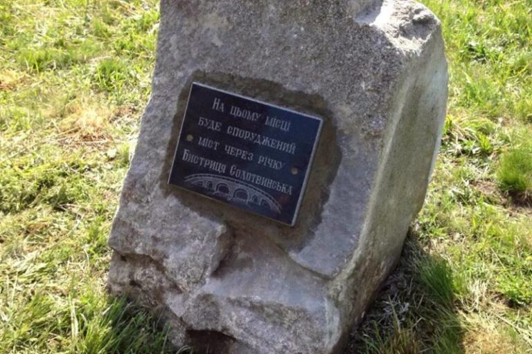 Розпочалося голосування за назву нового мосту на Пасічну