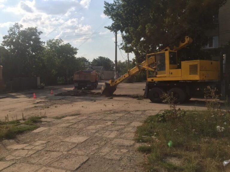 Вулицю Кармелюка нарешті почали ремонтувати (ФОТО)