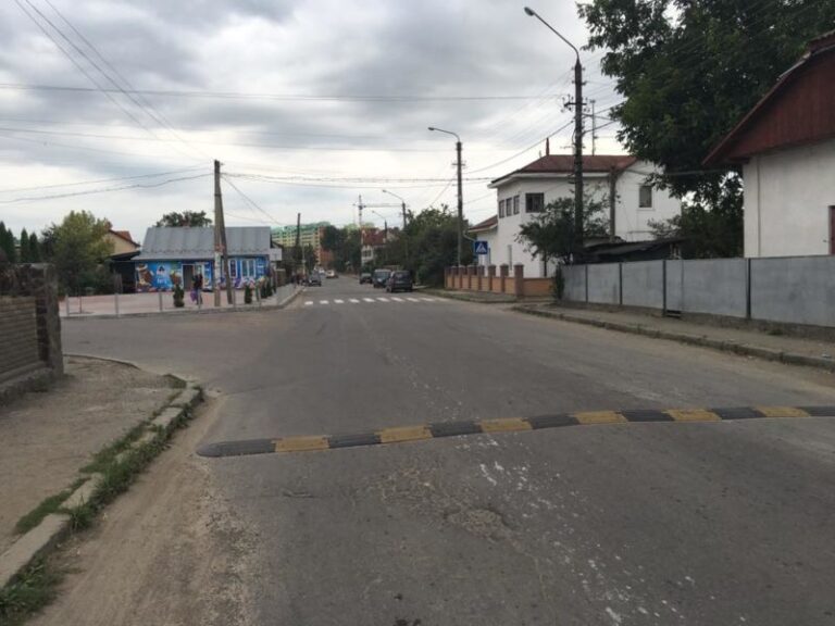 У мікрорайоні Рінь встановили “лежачих поліцейських” (ФОТО)