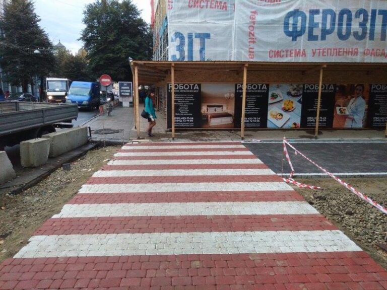Вулицю Шевченка почали брукувати (ФОТО)