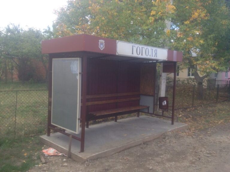 Ще одну автобусну зупинку облаштували у Снятині (ФОТО)