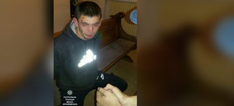 У Франківську патрульні затримали “на гарячому” чоловіка, який хотів обікрасти церкву (ФОТО)