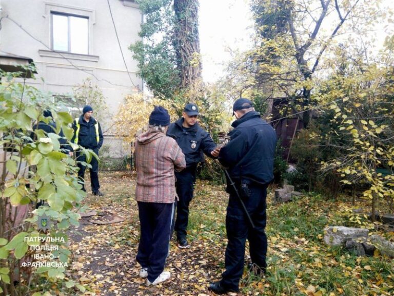 У центрі міста пенсіонер з шокером та газовим балончиком накинувся на енергетиків (ФОТО)