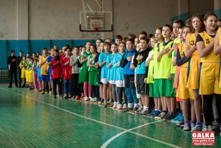 У Франківську стартував обласний дитячий чемпіонат з баскетболу, гравцям подарували маніжки (ФОТО)