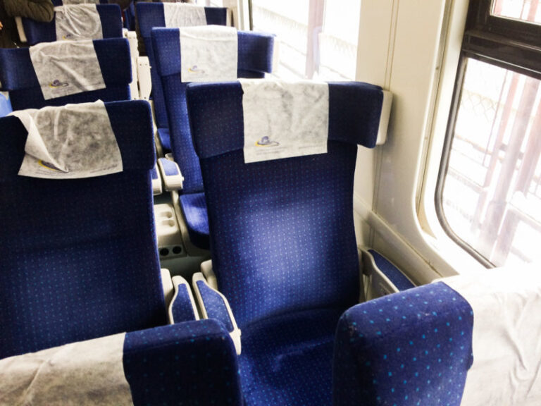 З поїзда Перемишль-Київ висадили 30 людей за вживання алкоголю та зухвалу поведінку