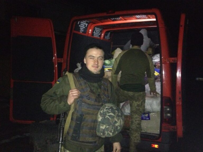 Книги, одяг та продукти передали прикарпатці воїнам АТО