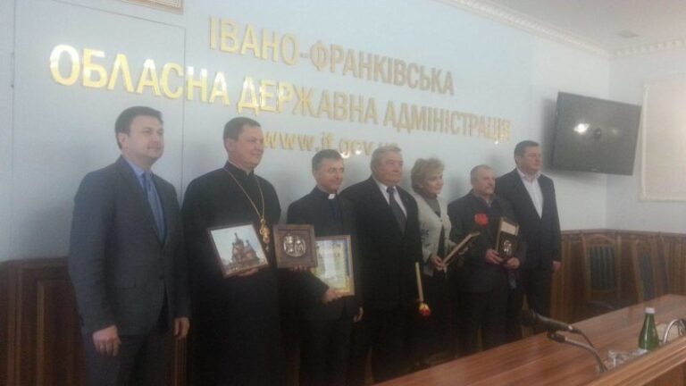 Прикарпатцям вручили премії імені Патріарха Володимира Романюка та Митрополита Андрея Шептицького (ФОТО)