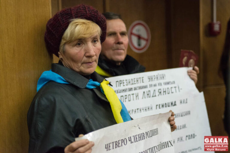 Родина Гриньківих влаштувала метушню на сесії обласної ради