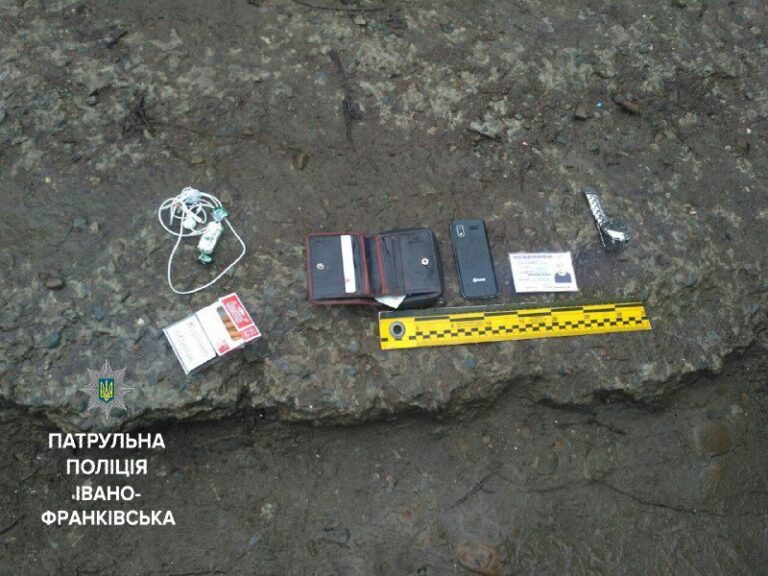 Франківські патрульні “по гарячих слідах” затримали підозрюваного у грабежі (ФОТО)