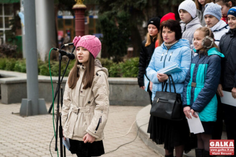 “Година читання Кобзаря” відбулась у Франківську (ФОТО, додане ВІДЕО)