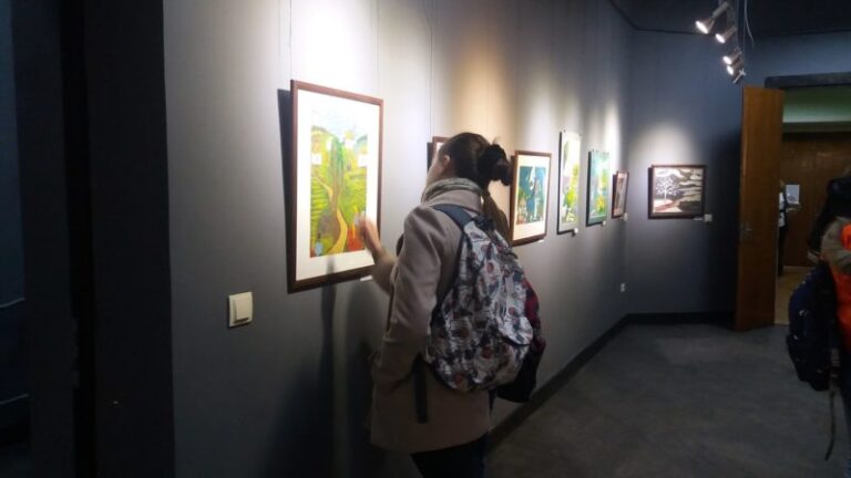 Іду з дитинсва до Тараса: у Франківську презентували виставку оригінальних дитячих робіт (ФОТО)