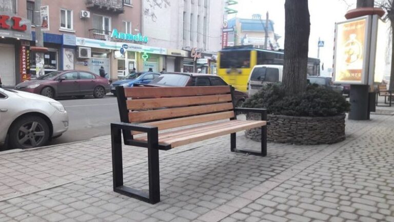 В Івано-Франківську побільшає урн для сміття та лавочок (СПИСОК АДРЕС)