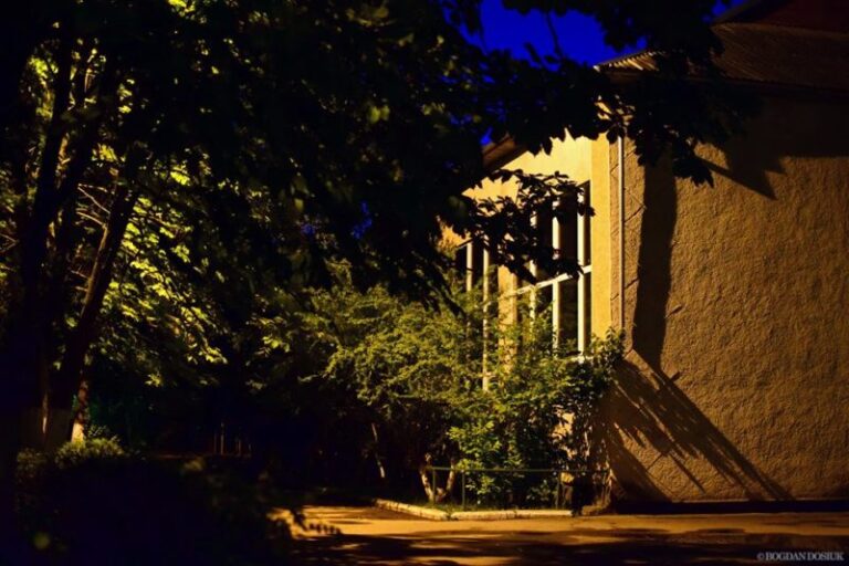 Цьогоріч у Франківську освітили двори 18 освітніх закладів