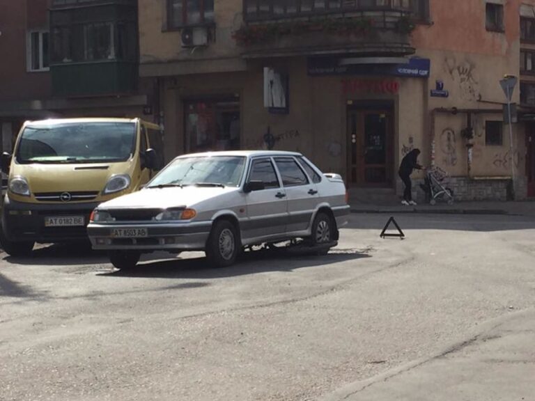 Пані, дзвоніть і звертайтесь до поліції США. Франківка обурилася через відповідь оператора Нацполіції