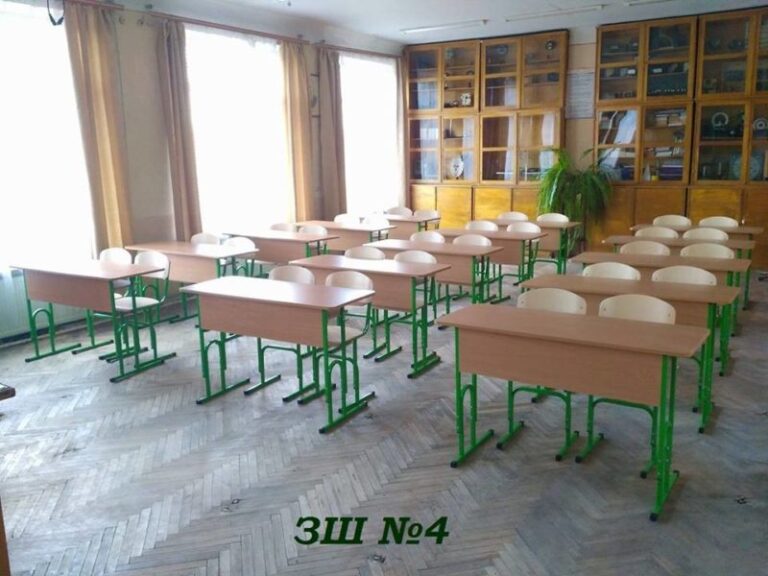 Для франківських навчальних закладів придбали 888 комплектів парт та стільців (ФОТО)
