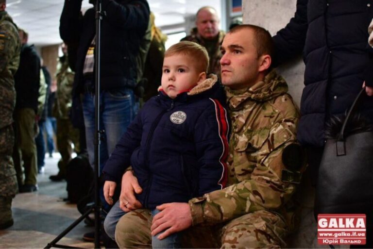 У франківському аеропорту оркестр вшанував захисників Донецького аеропорту (ФОТО, ВІДЕО)