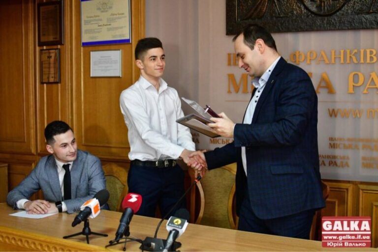 Найкращого спортсмена січня урочисто нагородили у франківській мерії (ФОТО)