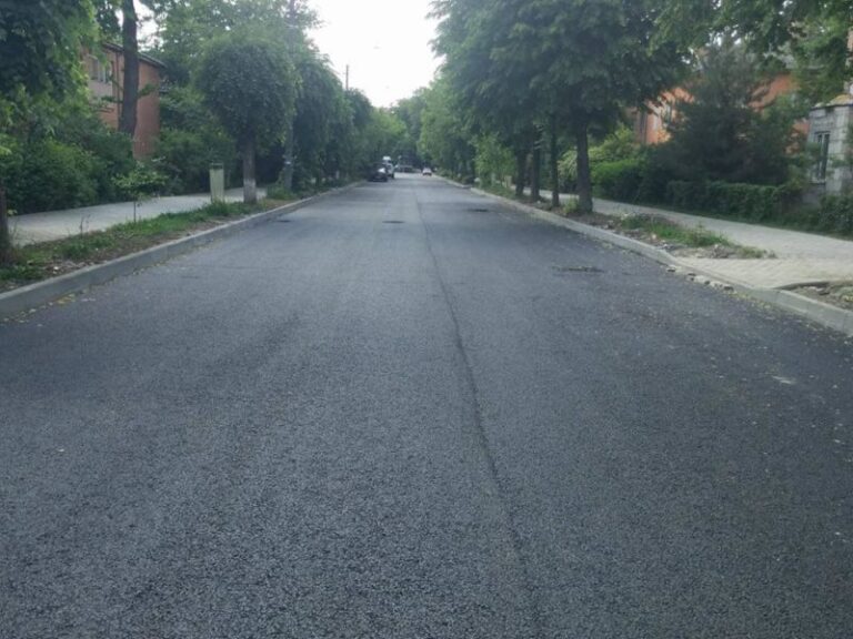 В управлінні капітального будівництва розповіли, які дороги та двори ремонтуватимуть цього року