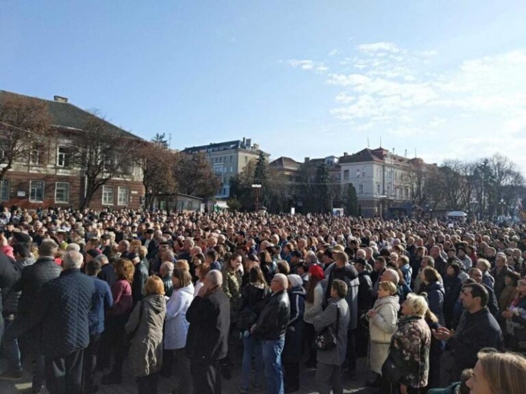 В Тернополі масові протести через нечуване зростання тарифів на проїзд у міському транспорті (ФОТО, ОНОВЛЕНО)