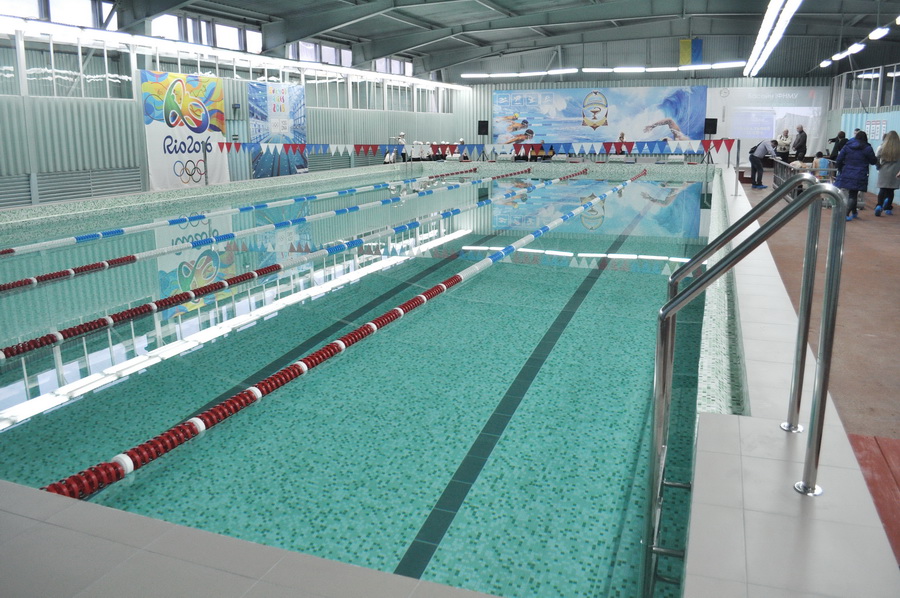 У Франківському медуніверситеті після реконструкції відкрили оновлений басейн (ФОТО)