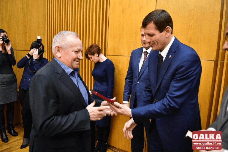 Порошенко присвоїв прикарпатцям звання «заслужених» (ФОТО)